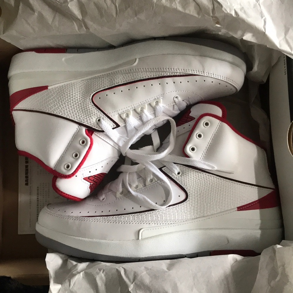 Jordan 2s size 9